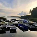 بيت للعطل Ferienhaus Mit Eigenem Boot & 2 Fahrraedern 100 M Zum See An Den Sieben Seen