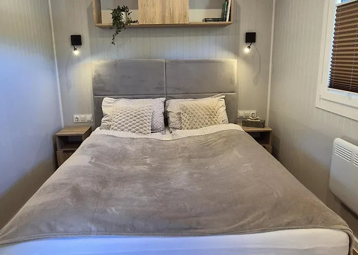 Ferienhaus Mit Eigenem Boot & 2 Fahrraedern 100 M Zum See An Den Sieben Seen *